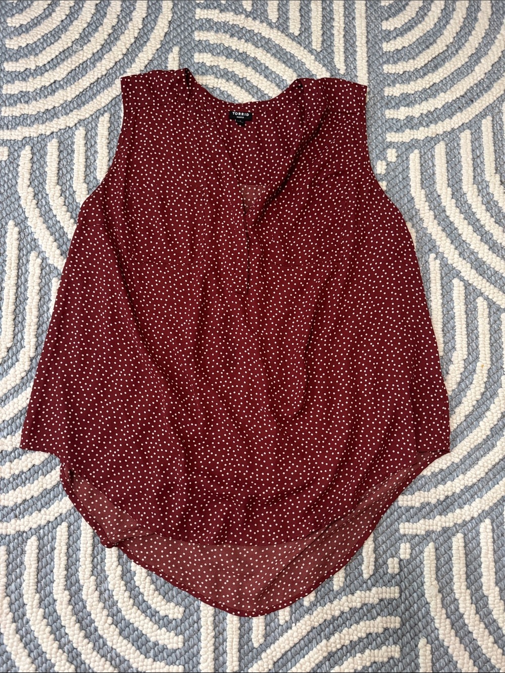Torrid Sleeveless Burgundy Polka Dot Chiffon Tank Top Size 2 Hi-Low Blouse